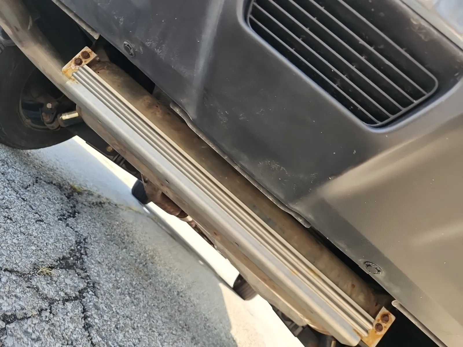 Undercarriage - Rear Photo