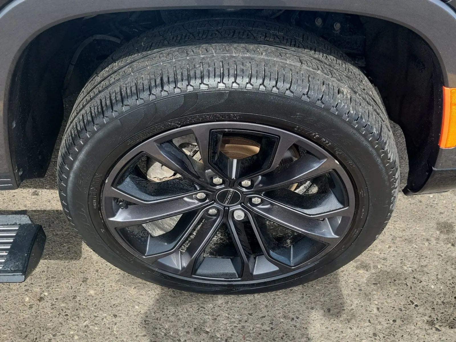 Right Front Wheel/Tire Photo