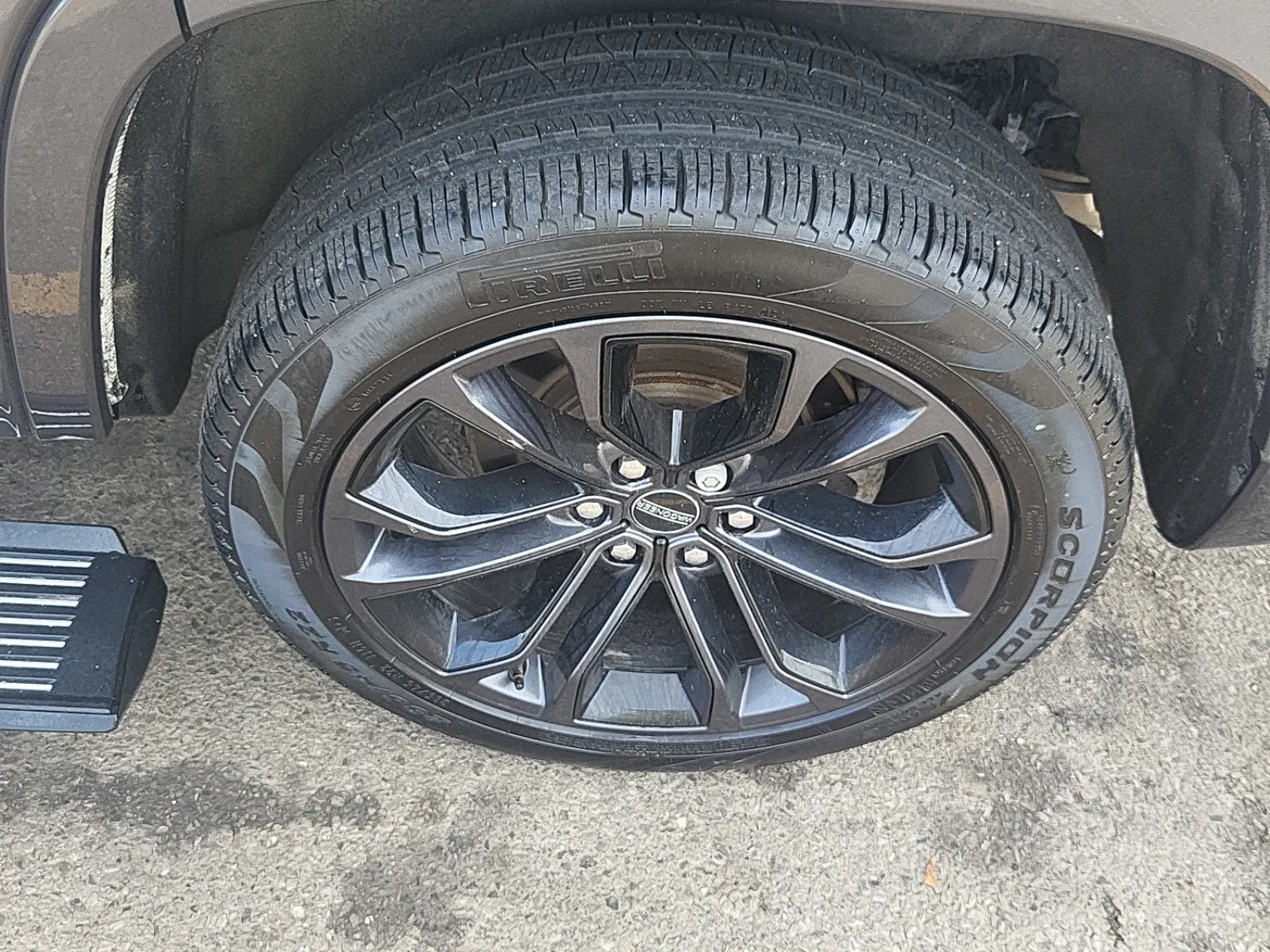 Left Rear Wheel/Tire Photo