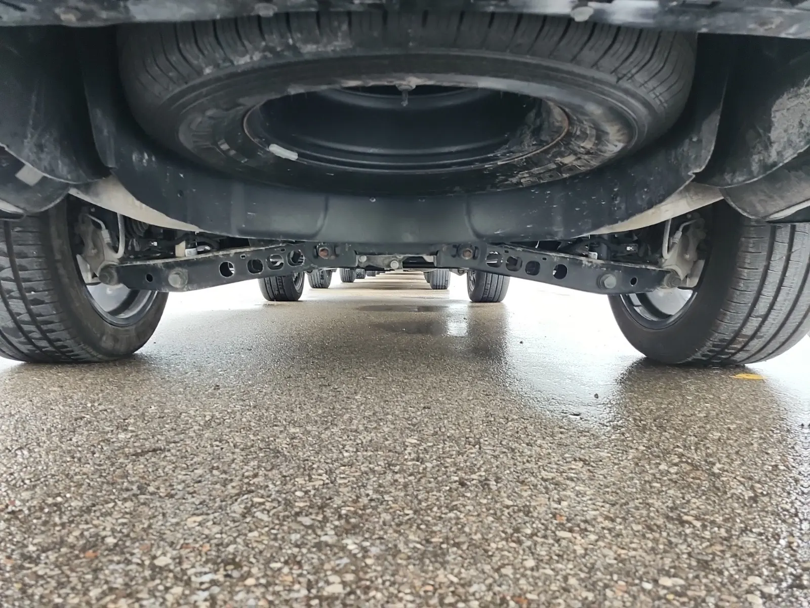 Undercarriage - Rear Photo