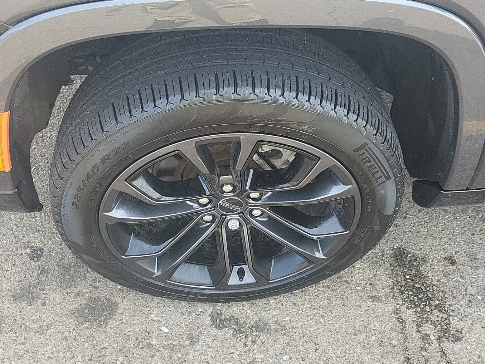 Front driver wheel/tire photo