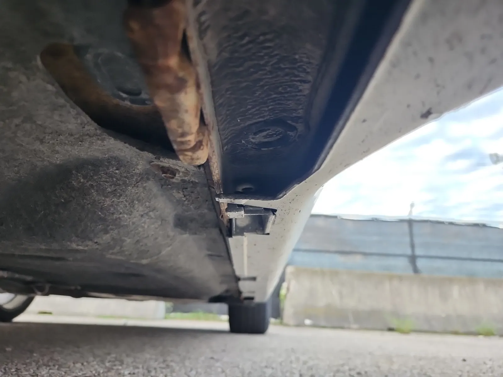 Undercarriage - Driver Photo