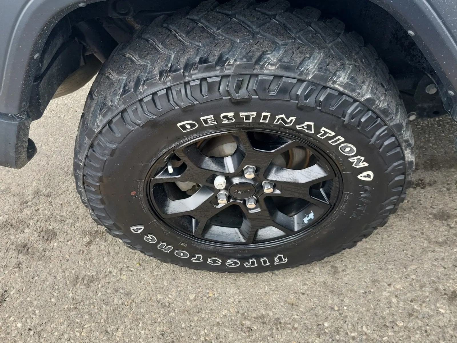 Right Rear Wheel/Tire Photo