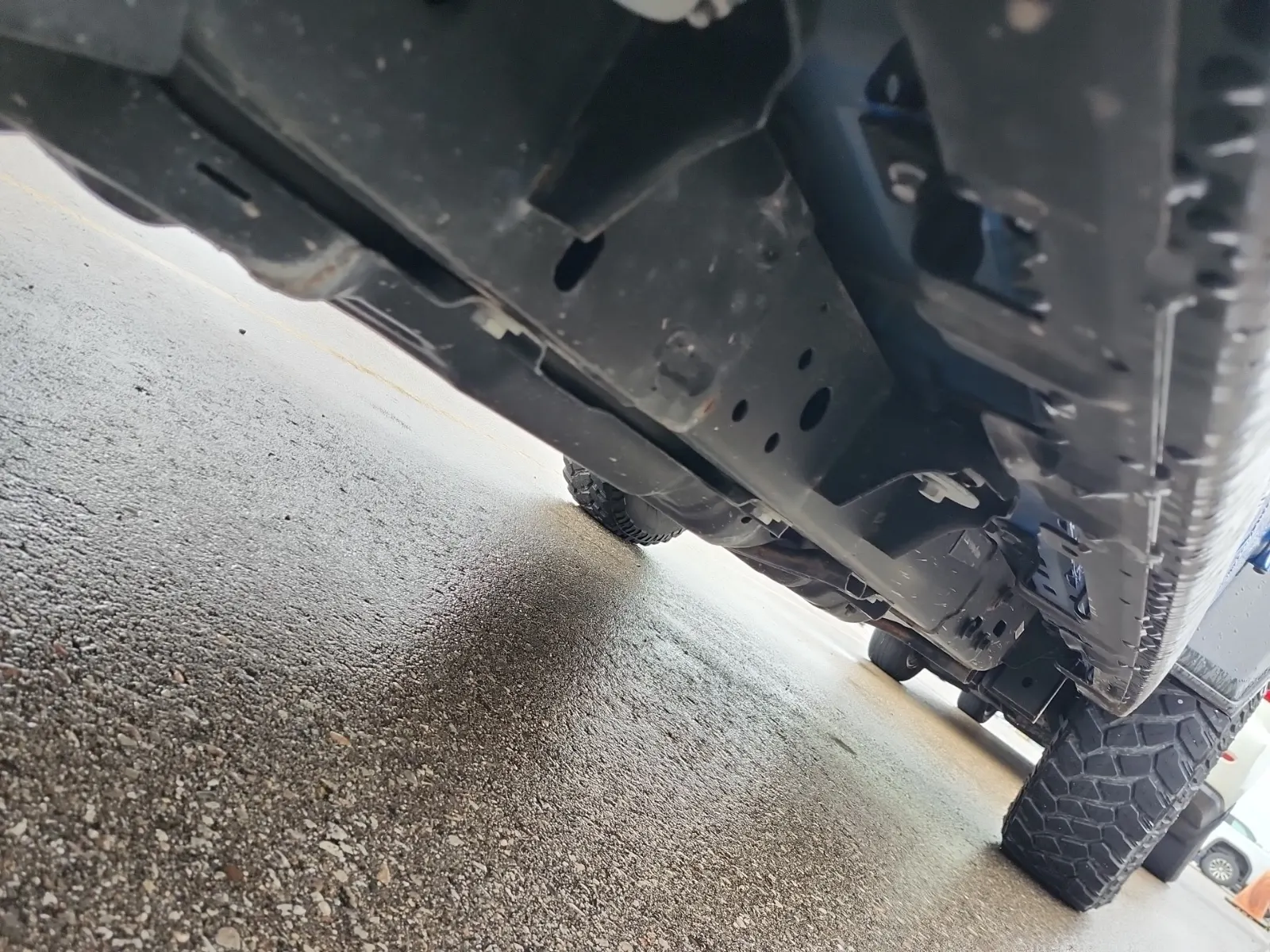 Undercarriage - Passenger Photo