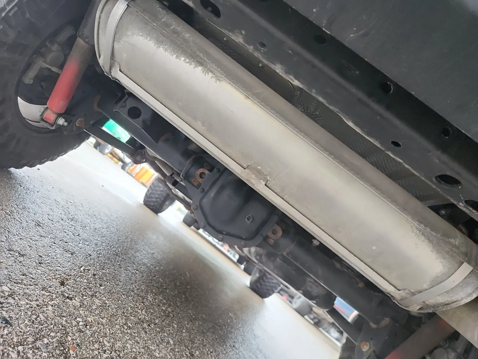 Undercarriage - Rear Photo