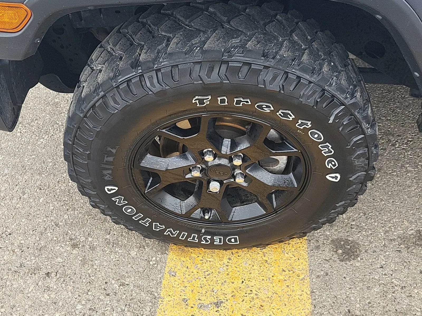 Front driver wheel/tire photo
