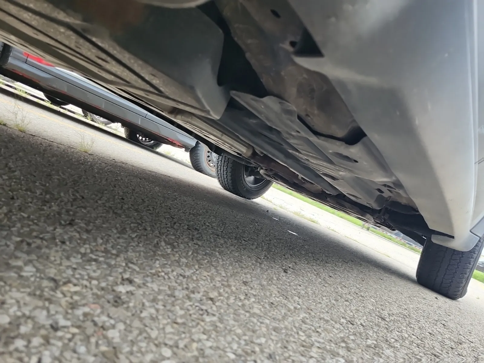 Undercarriage - Passenger Photo