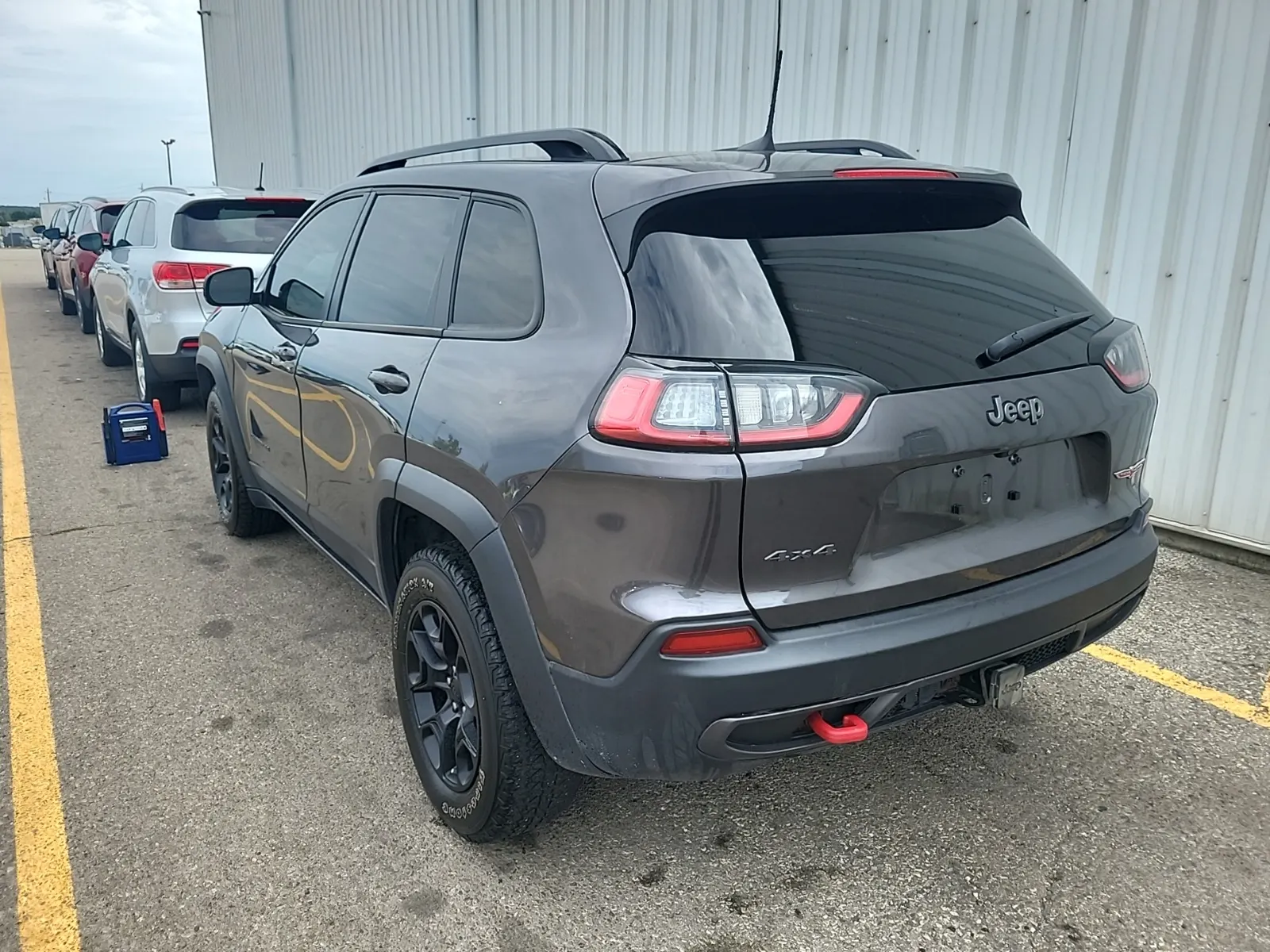 Driver Rear 3/4 Photo