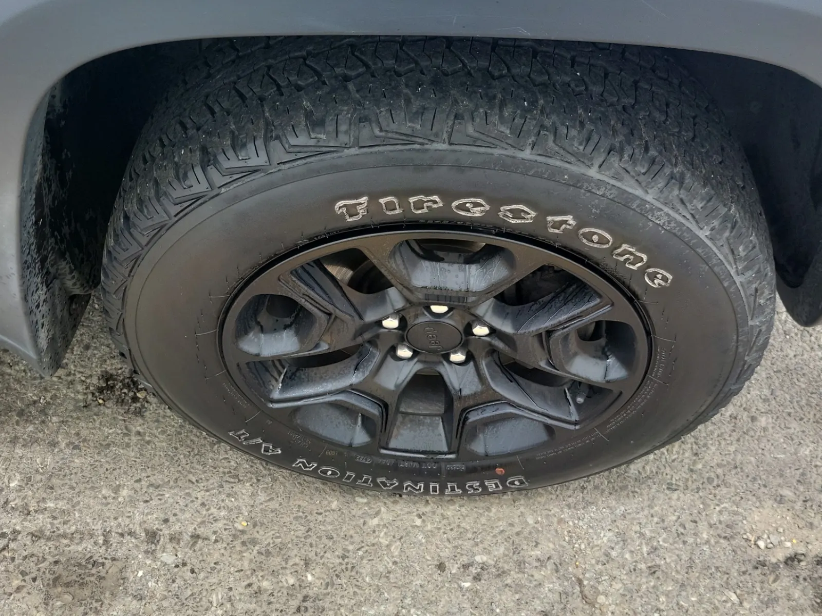 Right Front Wheel/Tire Photo