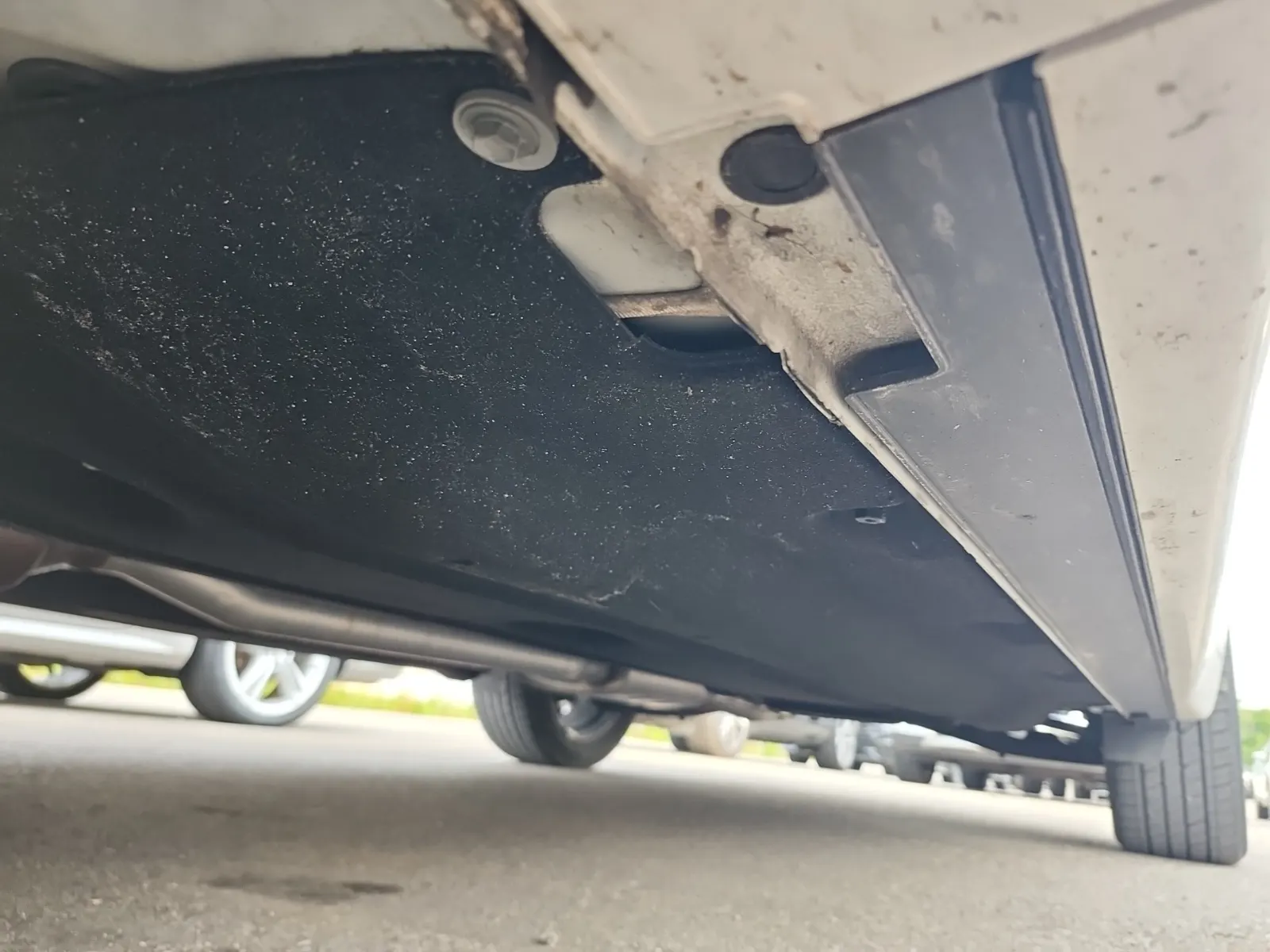 Undercarriage - Driver Photo