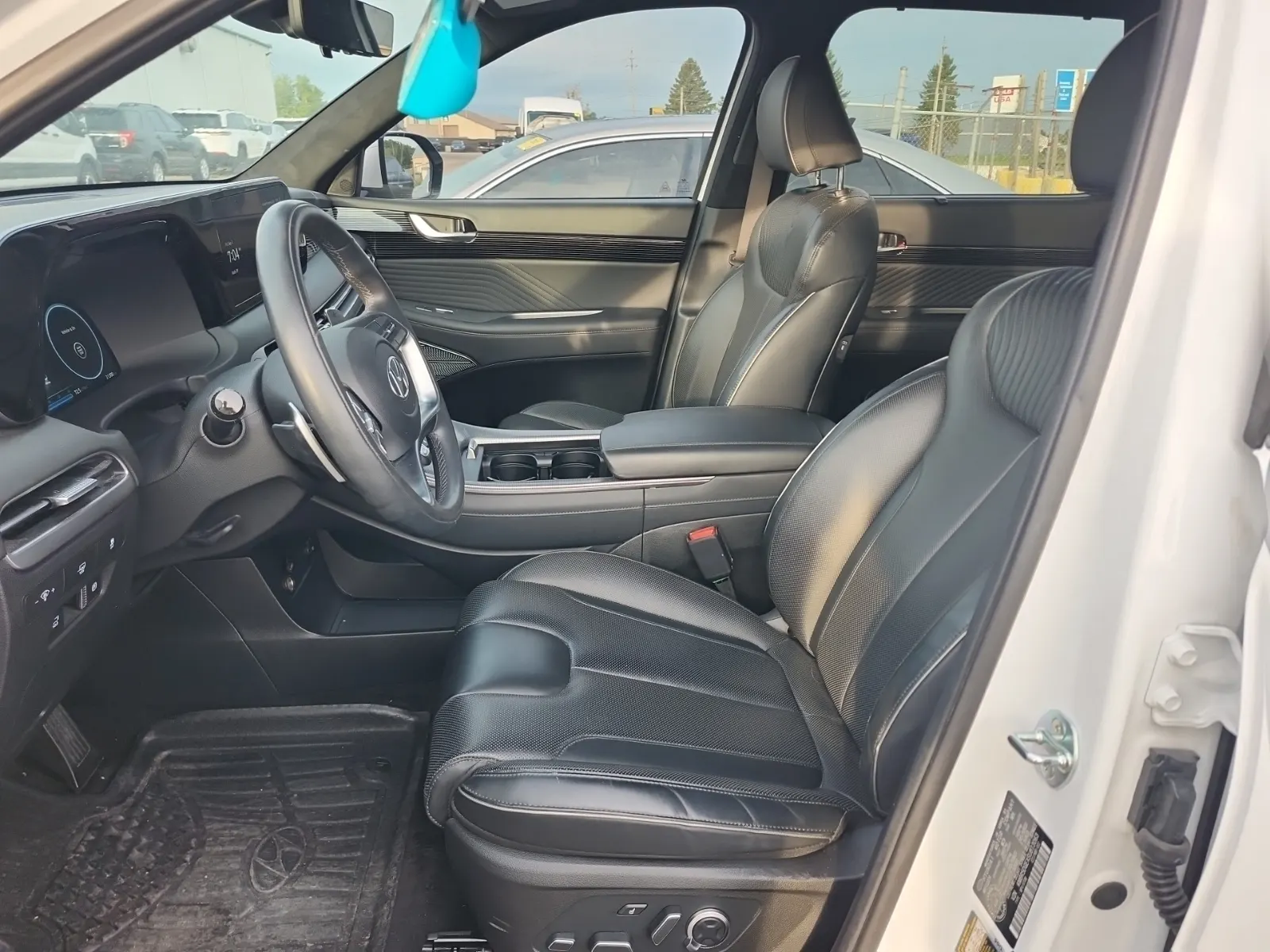 Front Interior Photo