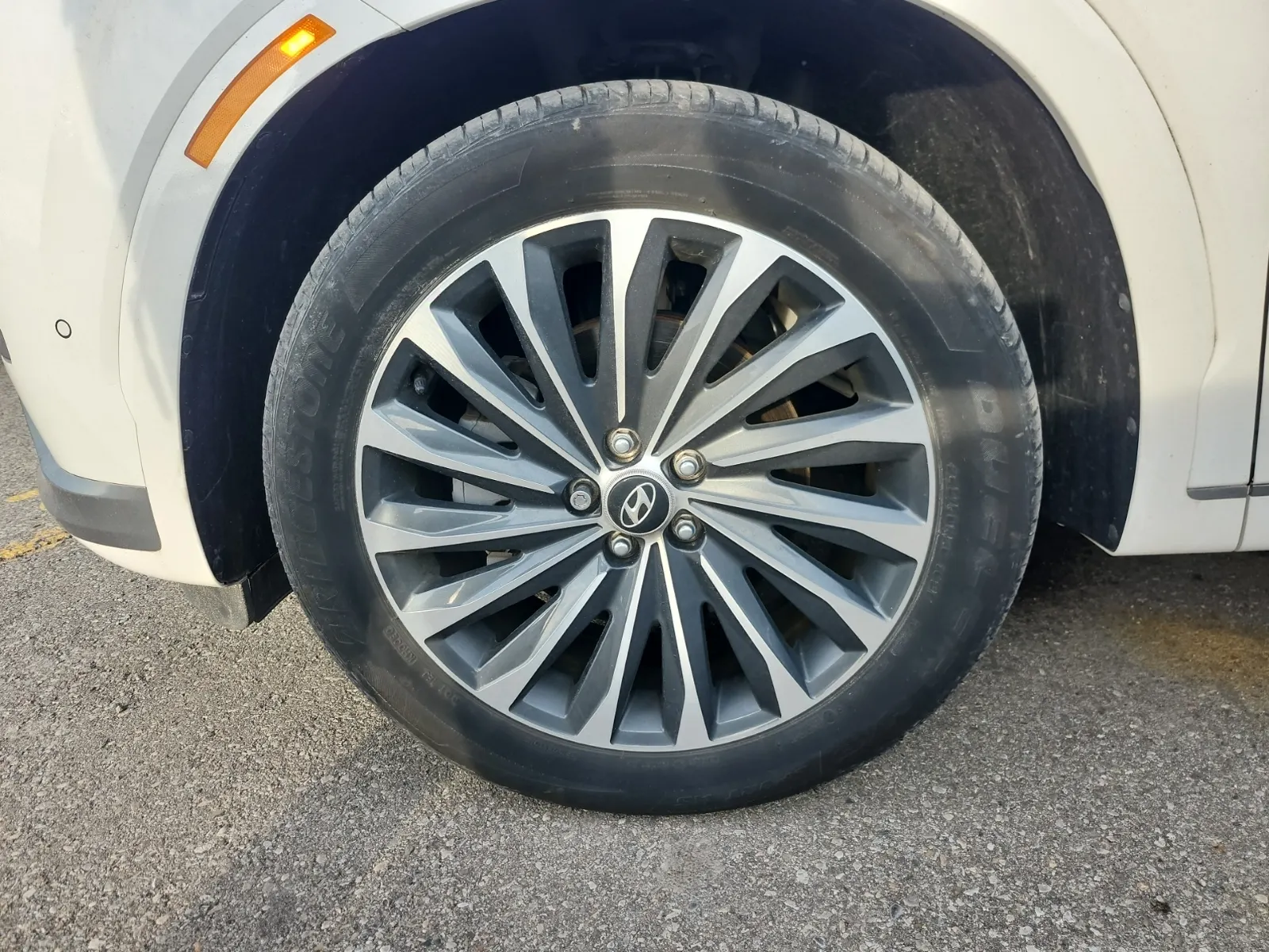 Front driver wheel/tire photo