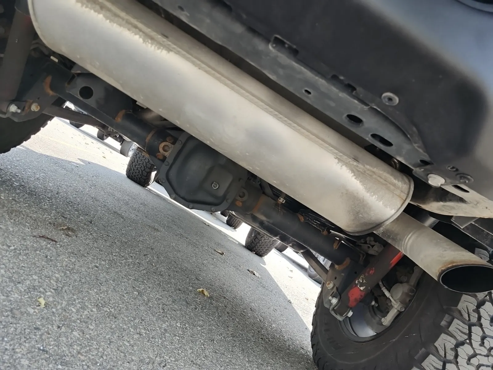 Undercarriage - Rear Photo