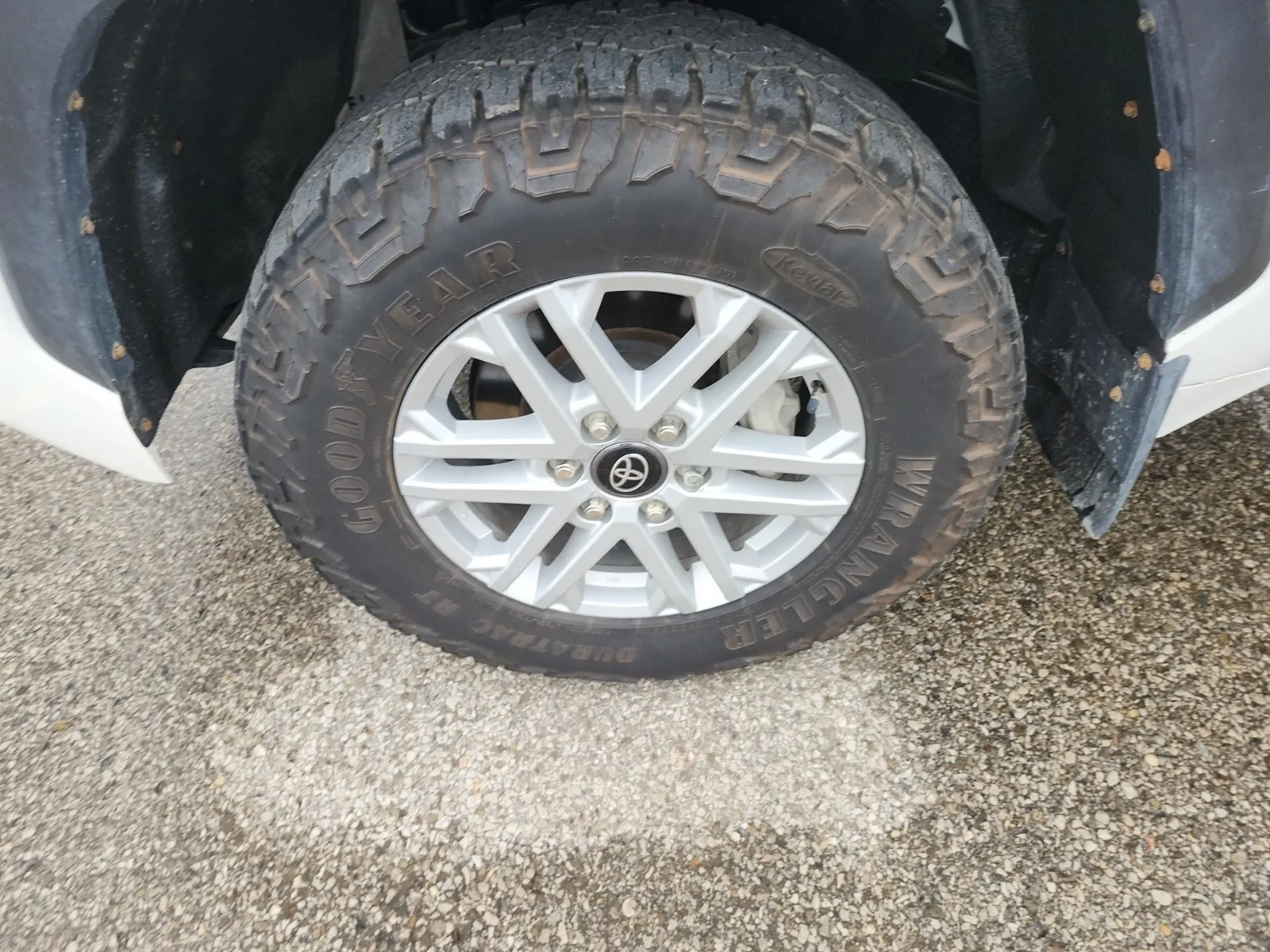Front driver wheel/tire photo