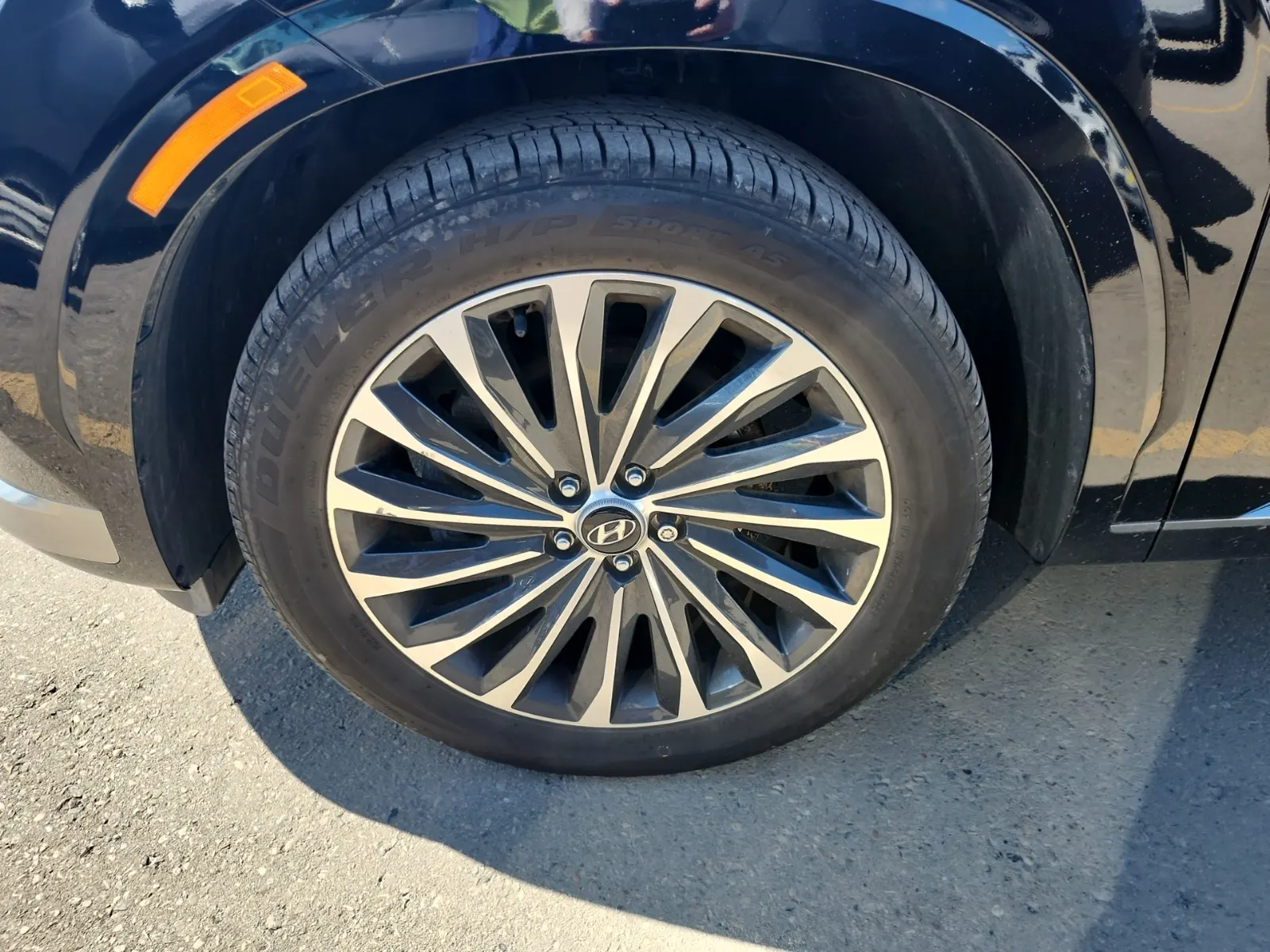 Front driver wheel/tire photo