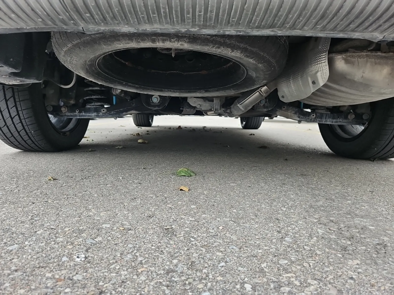 Undercarriage - Rear Photo
