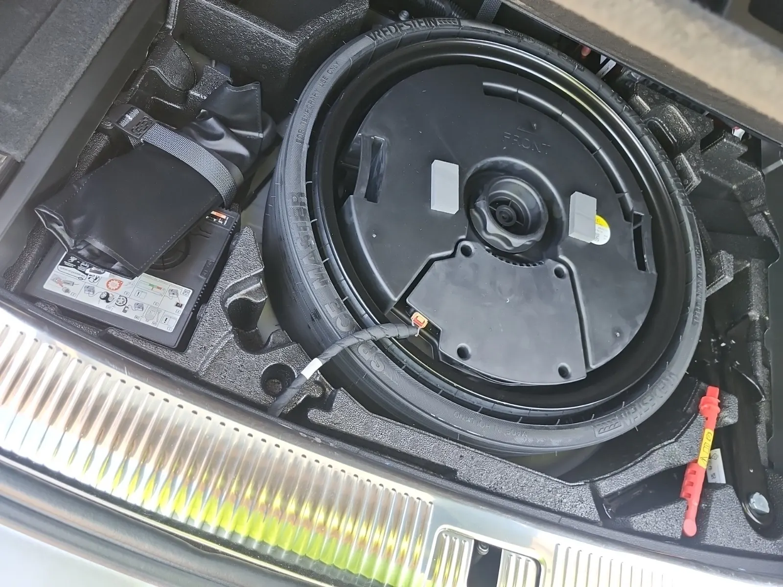 Spare Tire & Wheel Photo