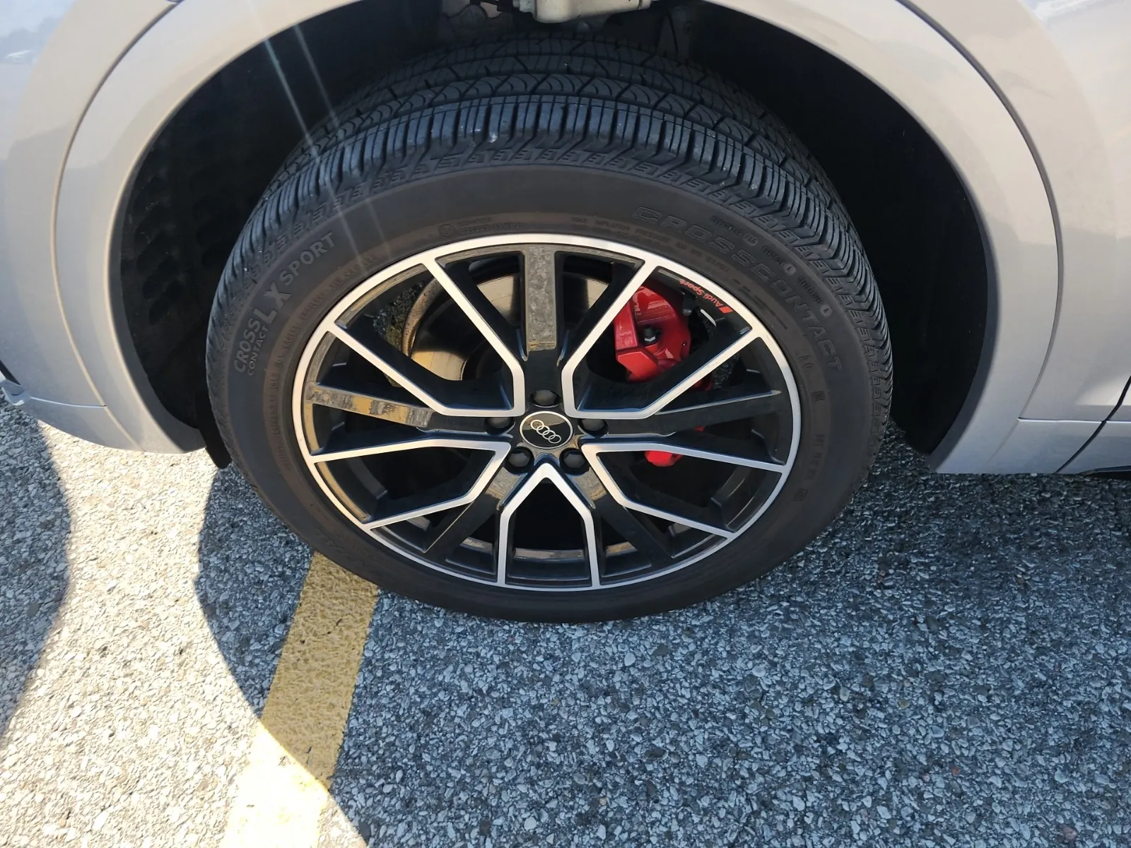 Front driver wheel/tire photo