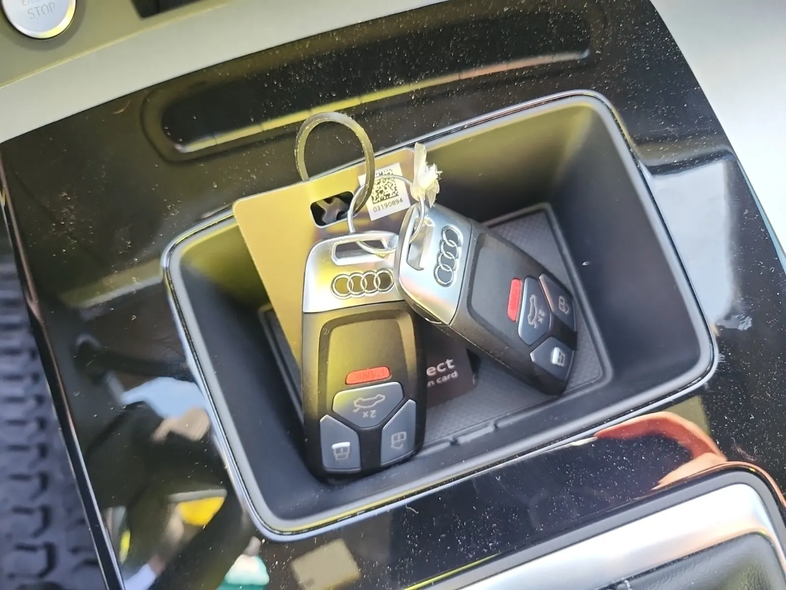 Keys/Fobs/Manual Photo