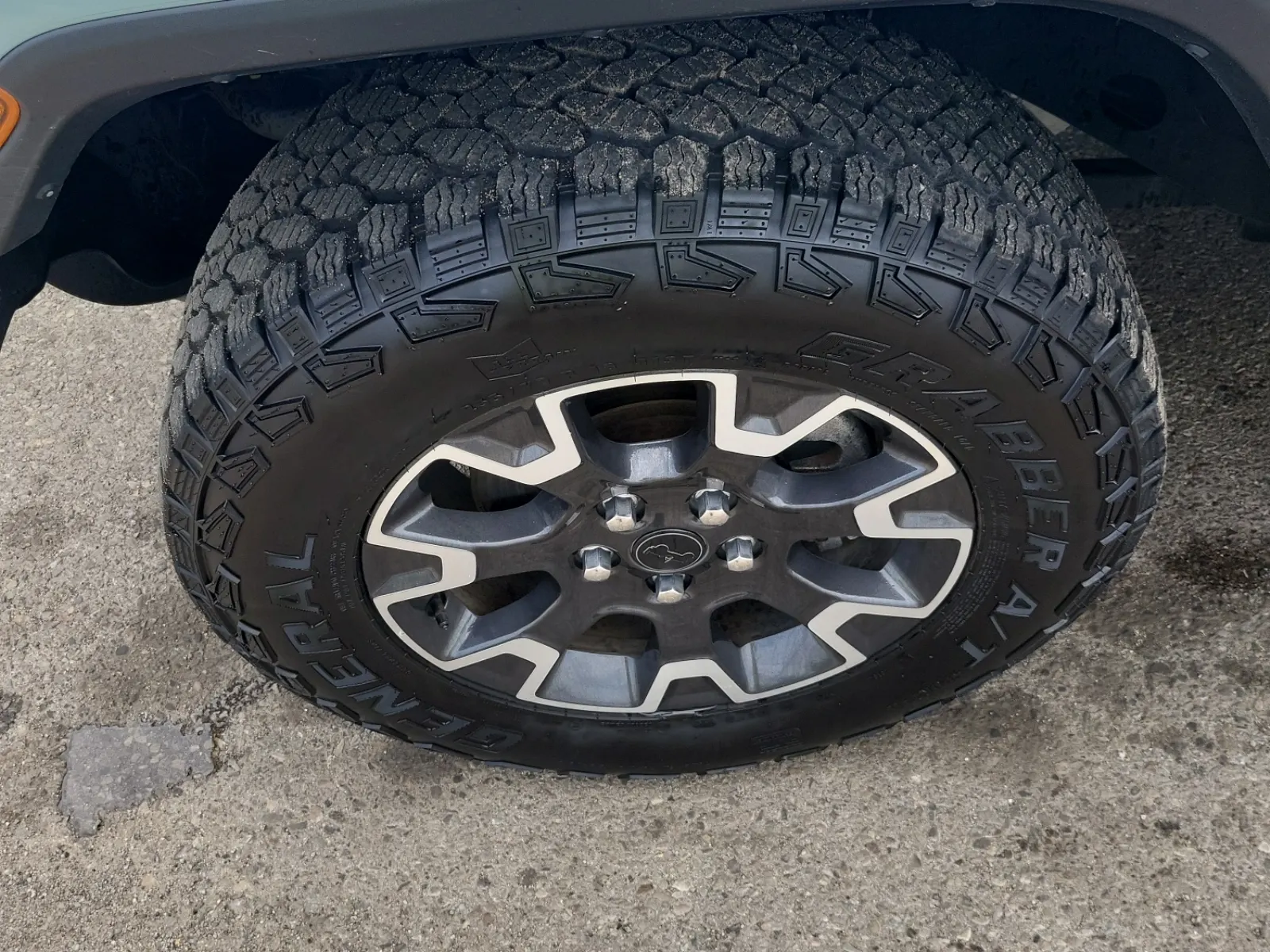 Front driver wheel/tire photo