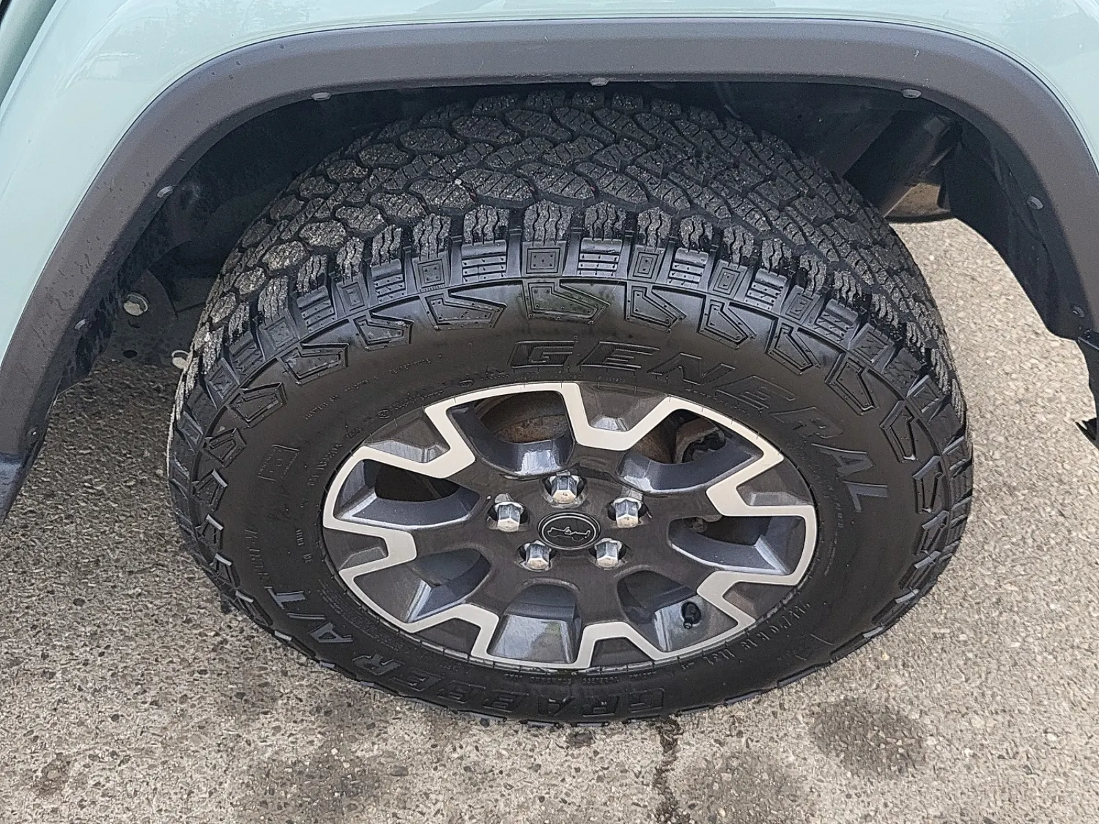 Left Rear Wheel/Tire Photo