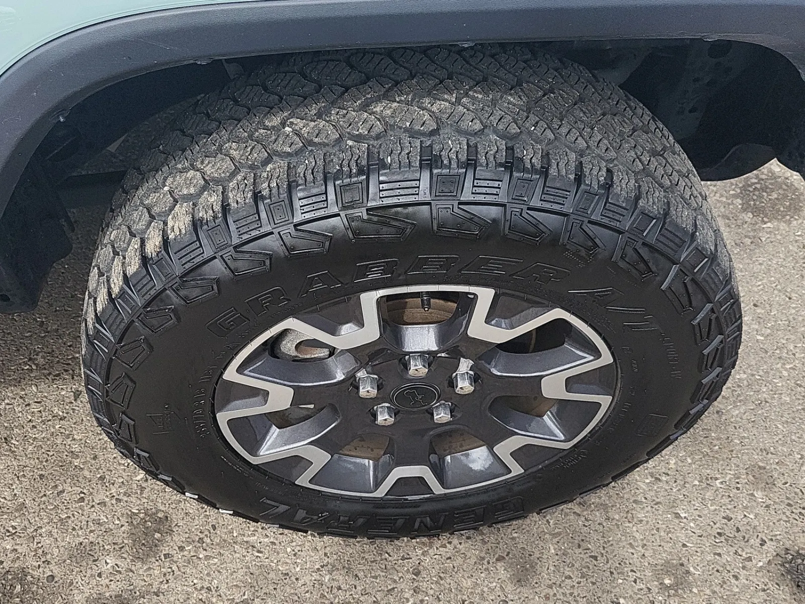 Right Front Wheel/Tire Photo
