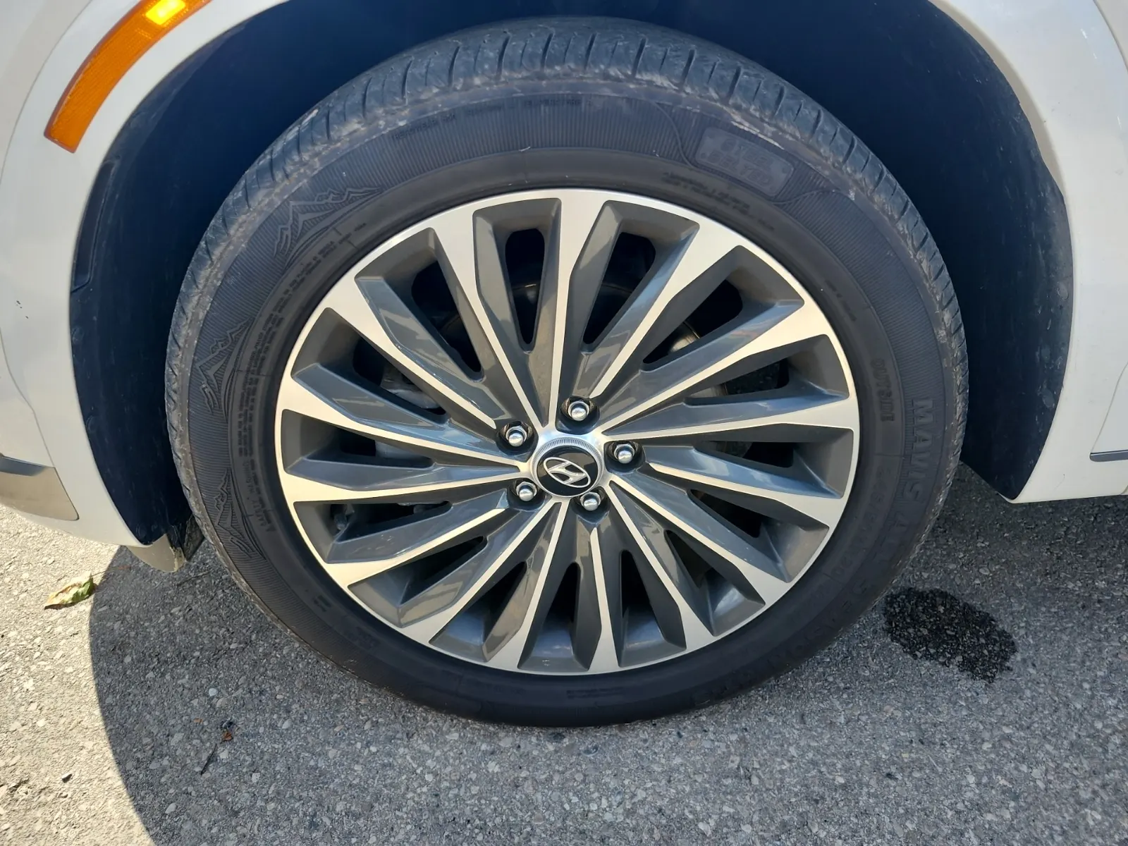 Front driver wheel/tire photo