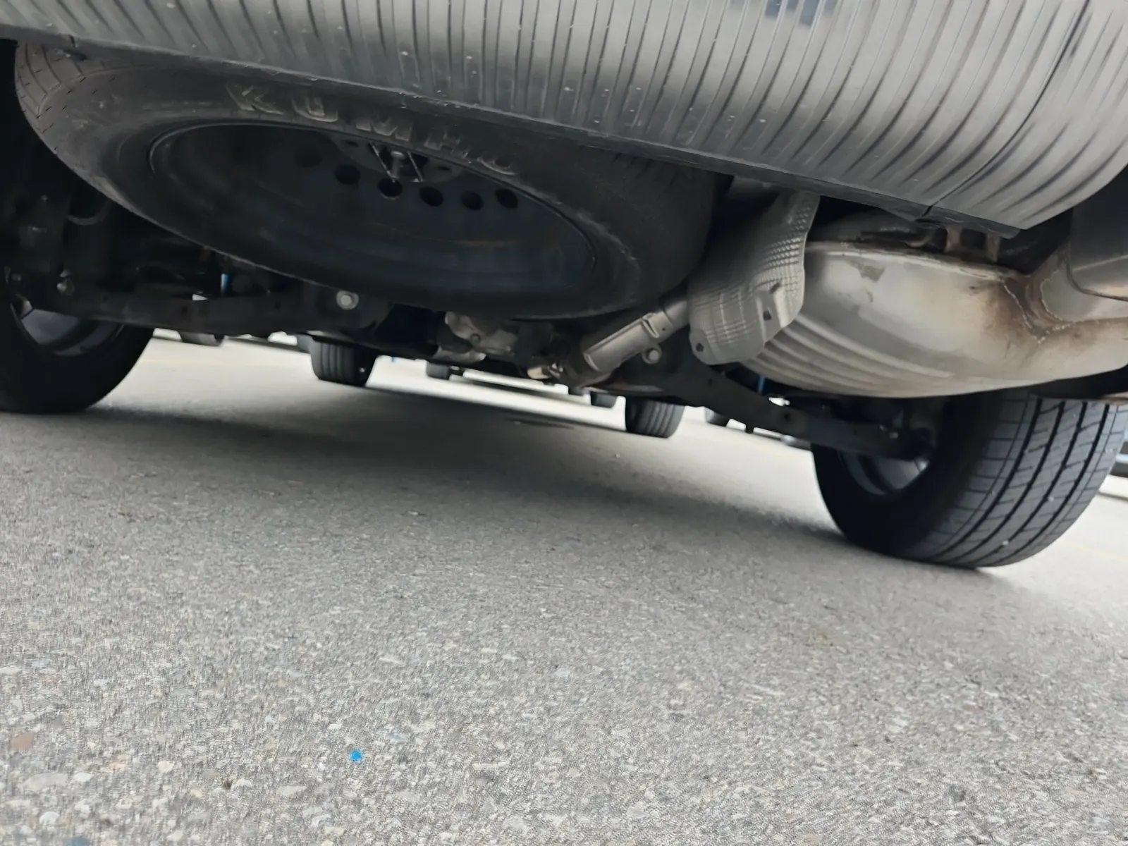 Undercarriage - Rear Photo