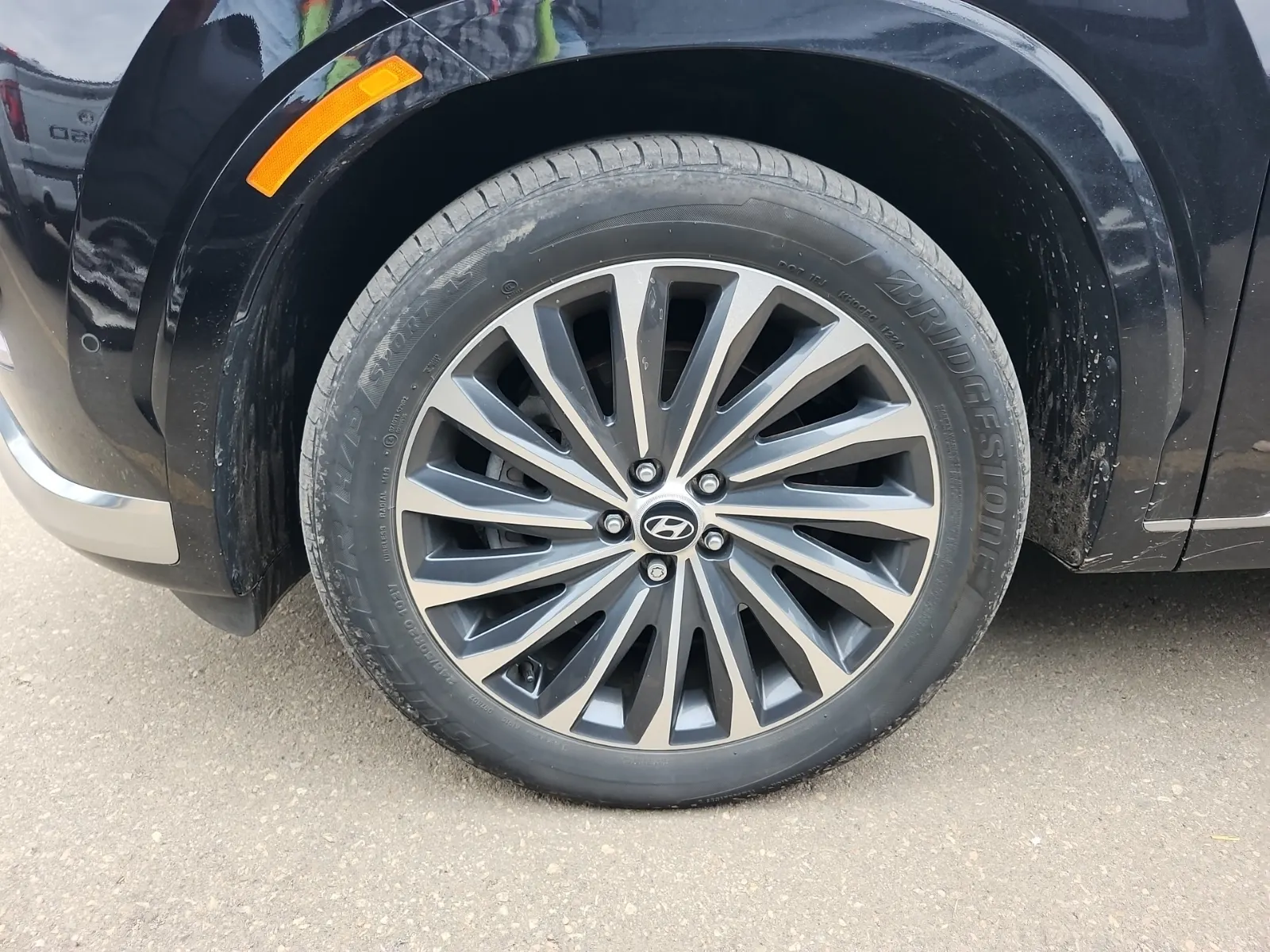 Front driver wheel/tire photo