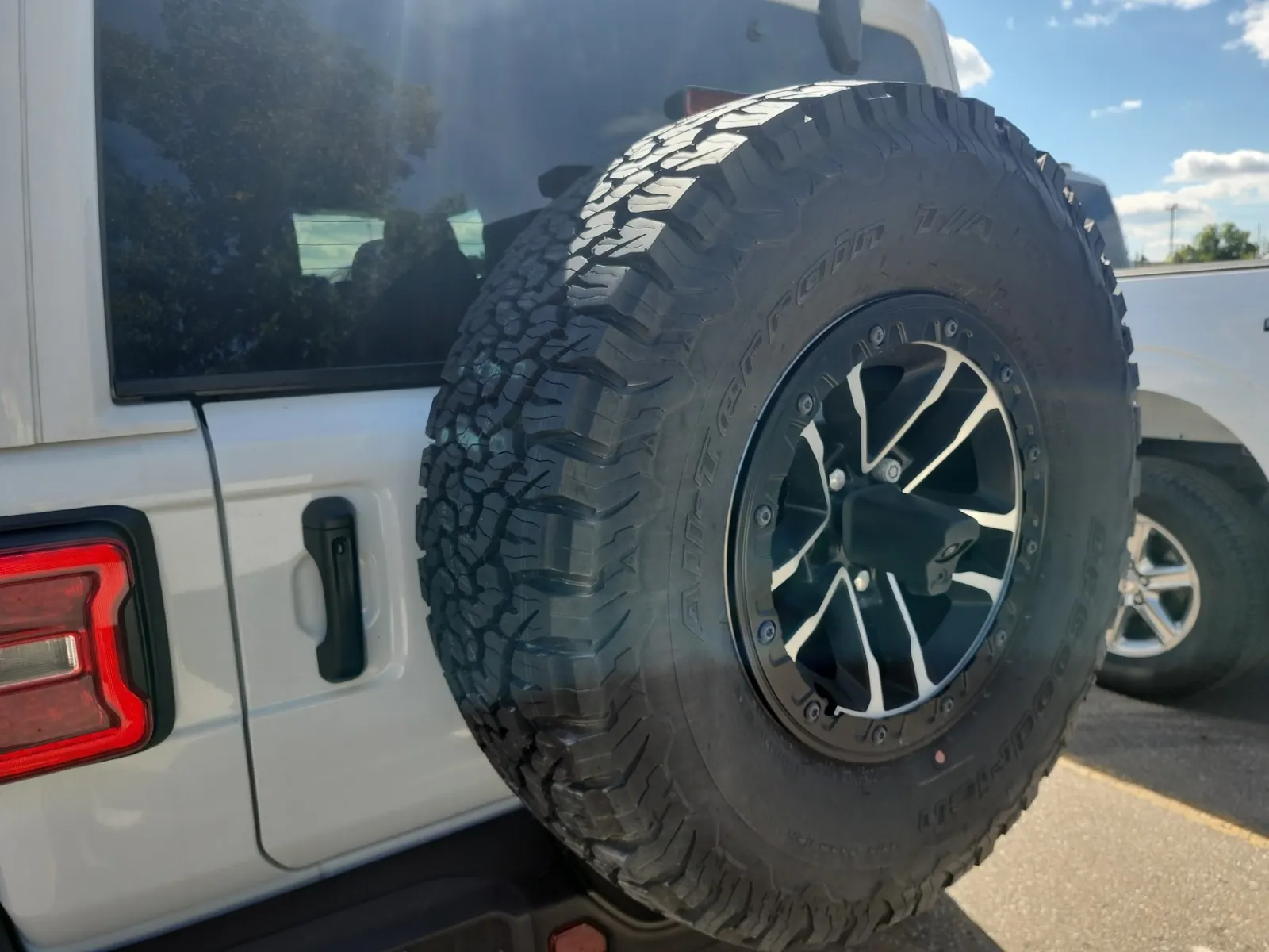 Spare Tire & Wheel Photo