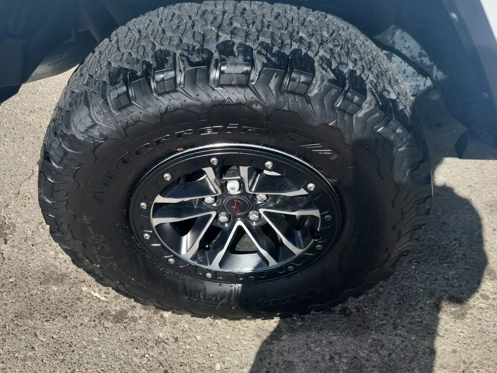 Right Rear Wheel/Tire Photo