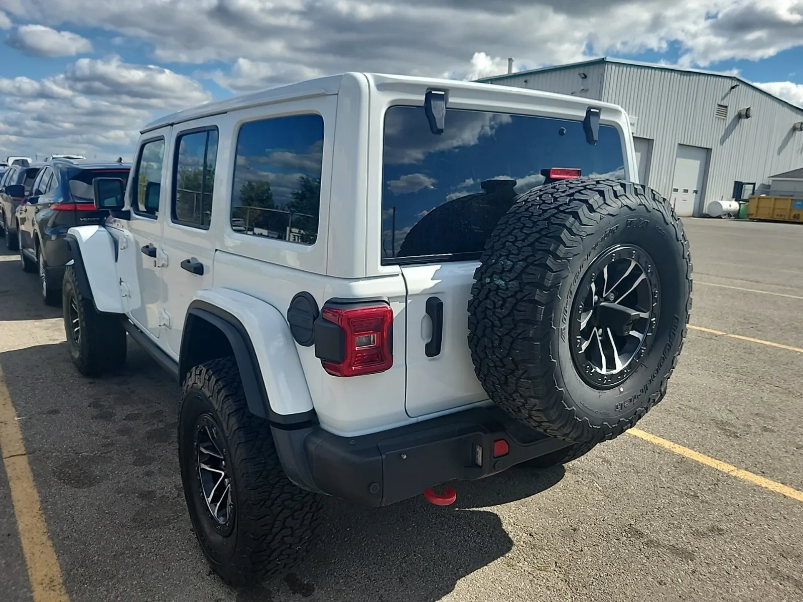 Driver Rear 3/4 Photo