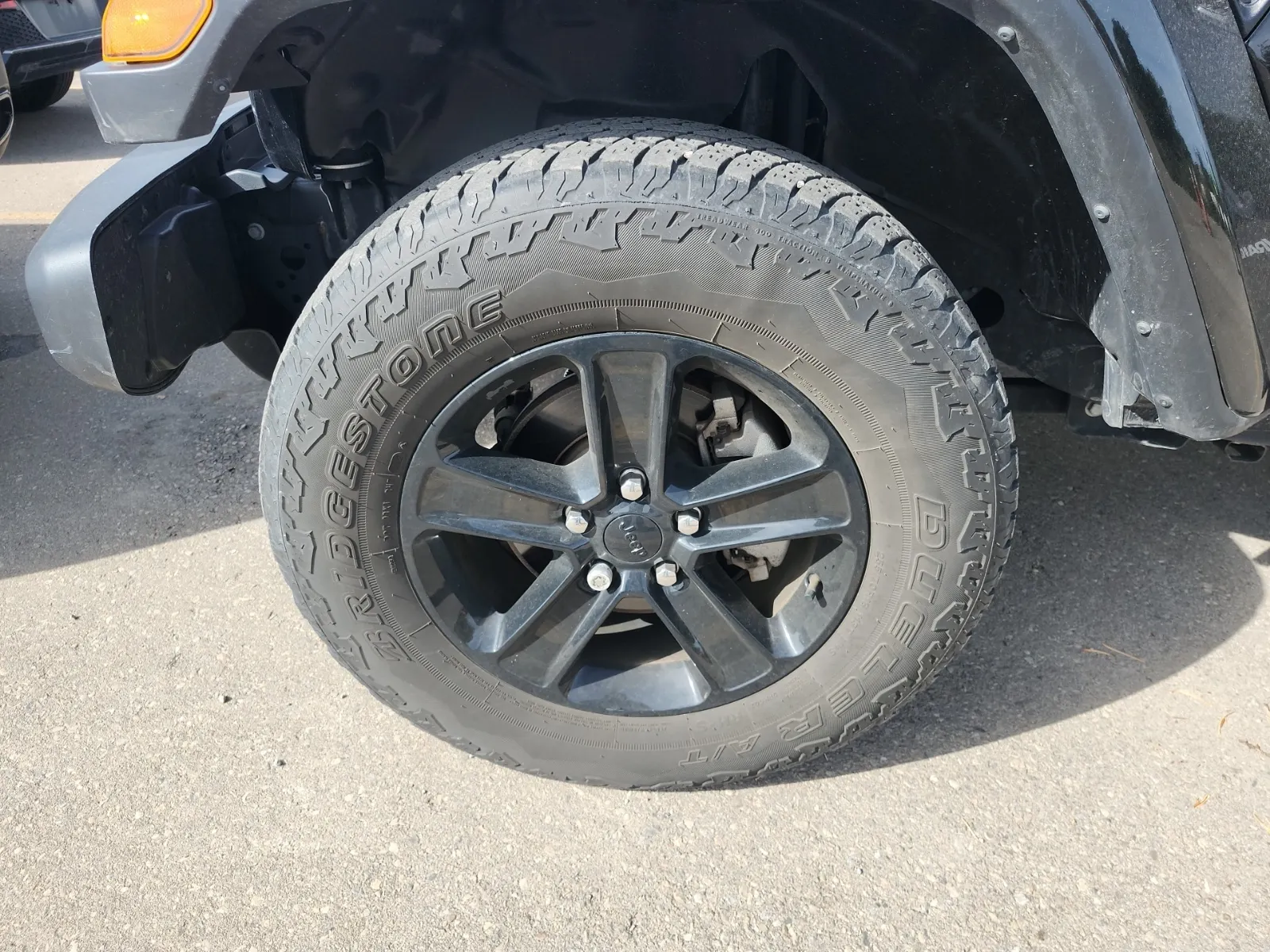 Front driver wheel/tire photo