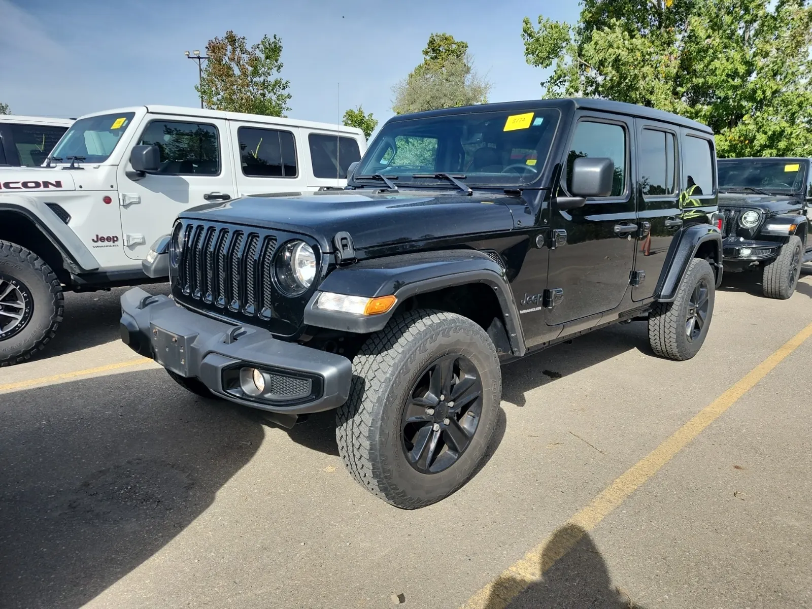Front driver 3/4 photo