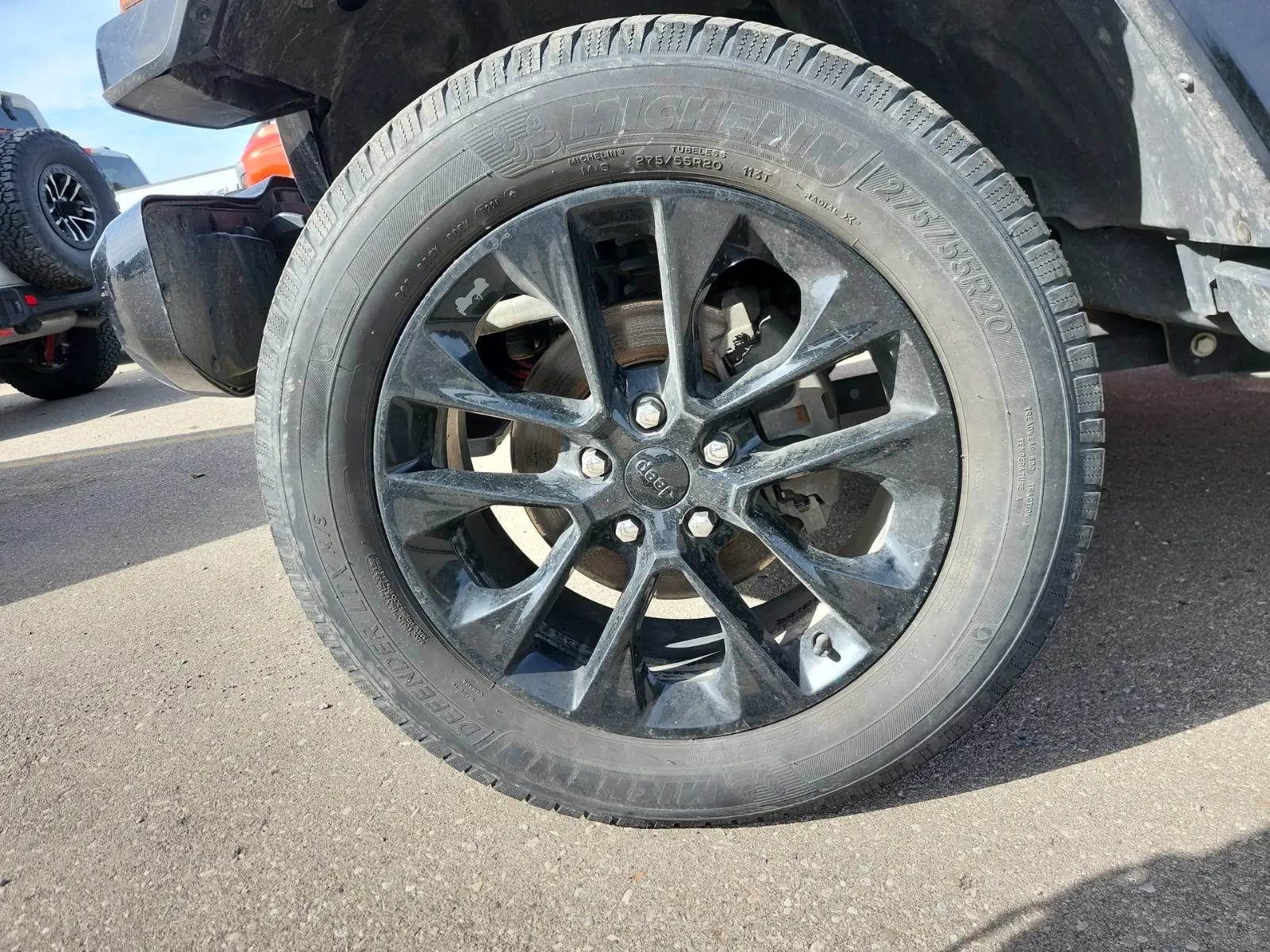 Front driver wheel/tire photo
