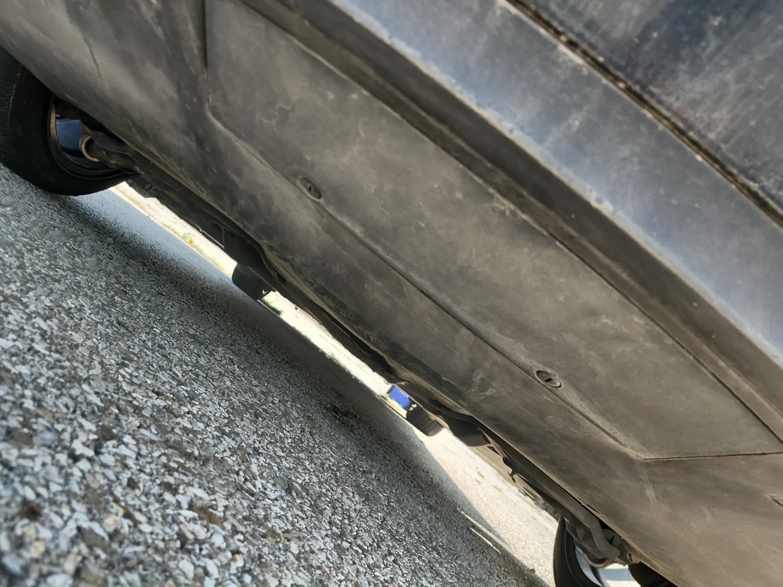 Undercarriage - Rear Photo