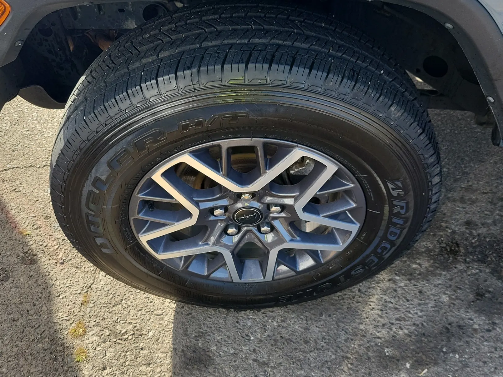 Front driver wheel/tire photo