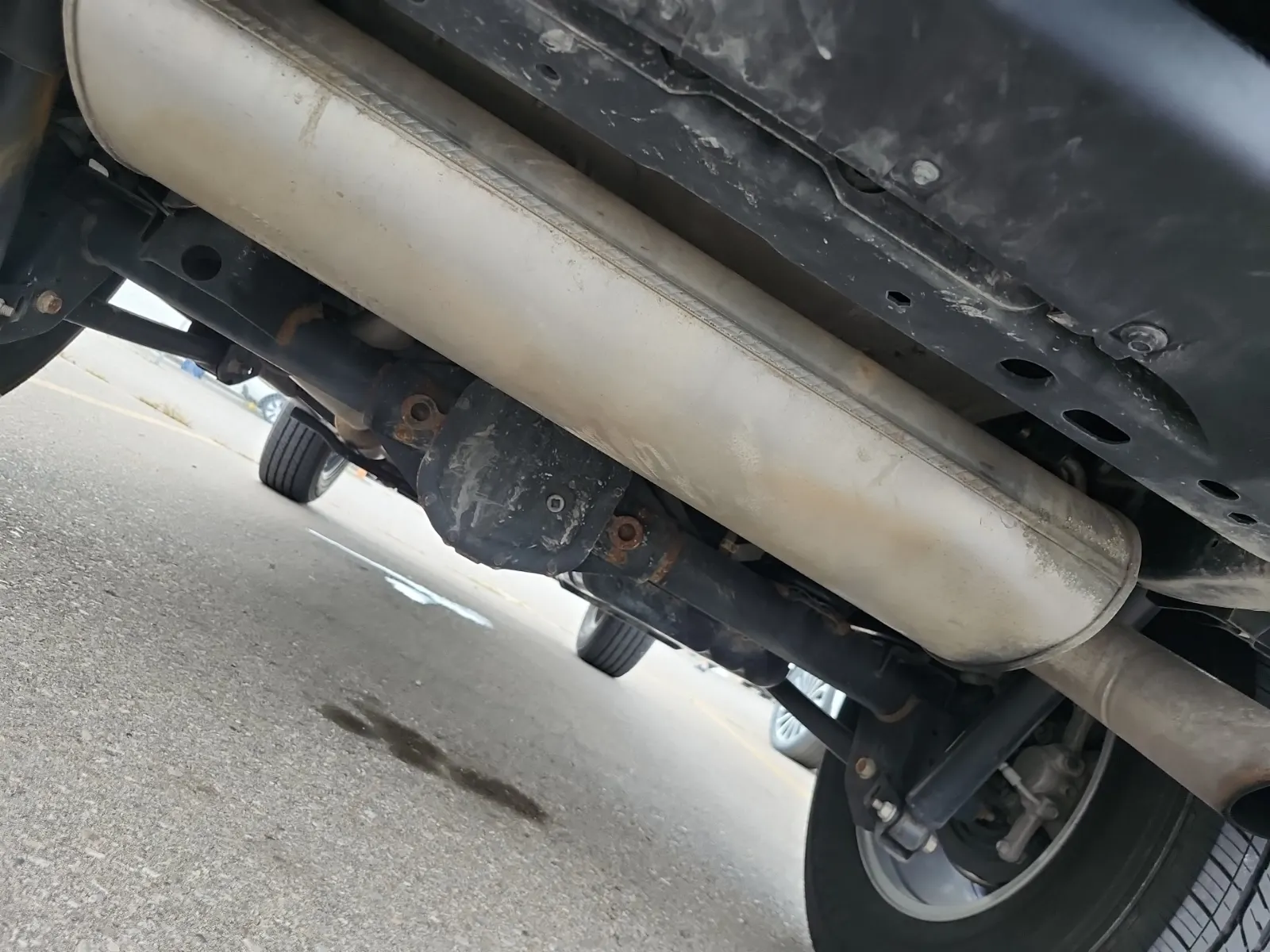 Undercarriage - Rear Photo