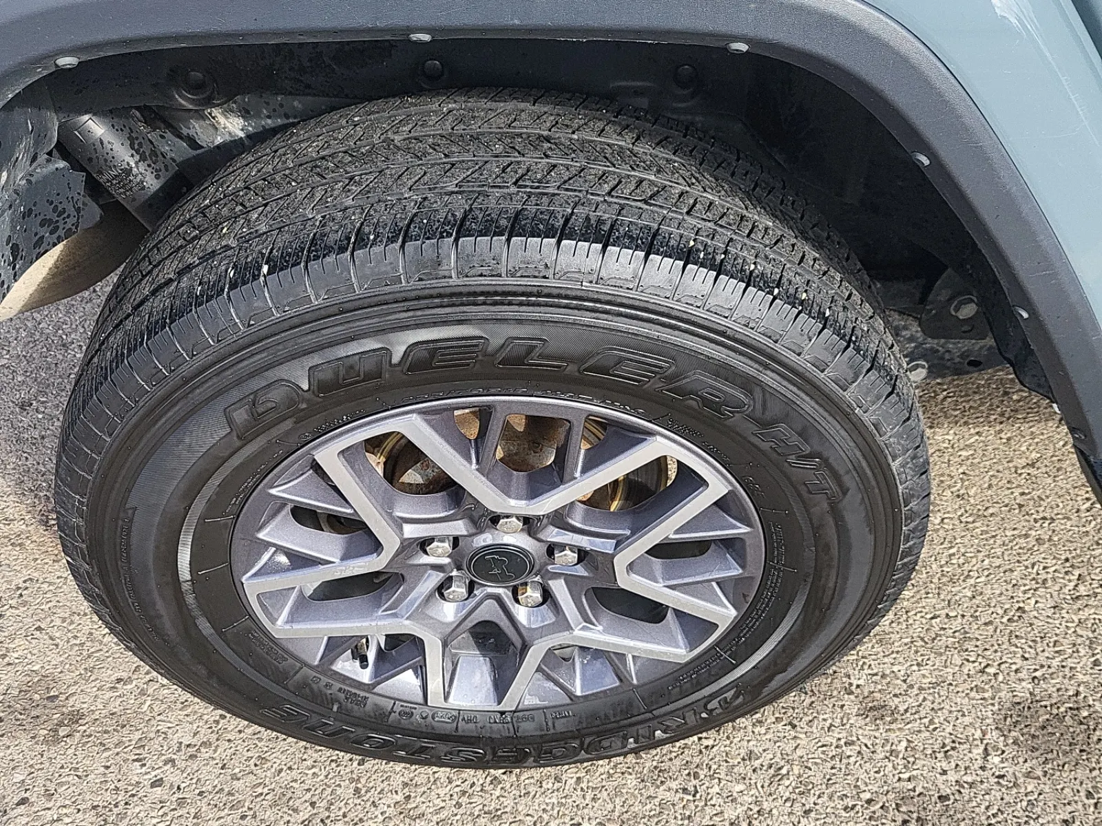 Right Rear Wheel/Tire Photo