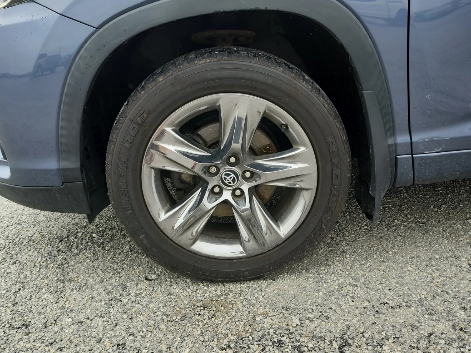 Front driver wheel/tire photo