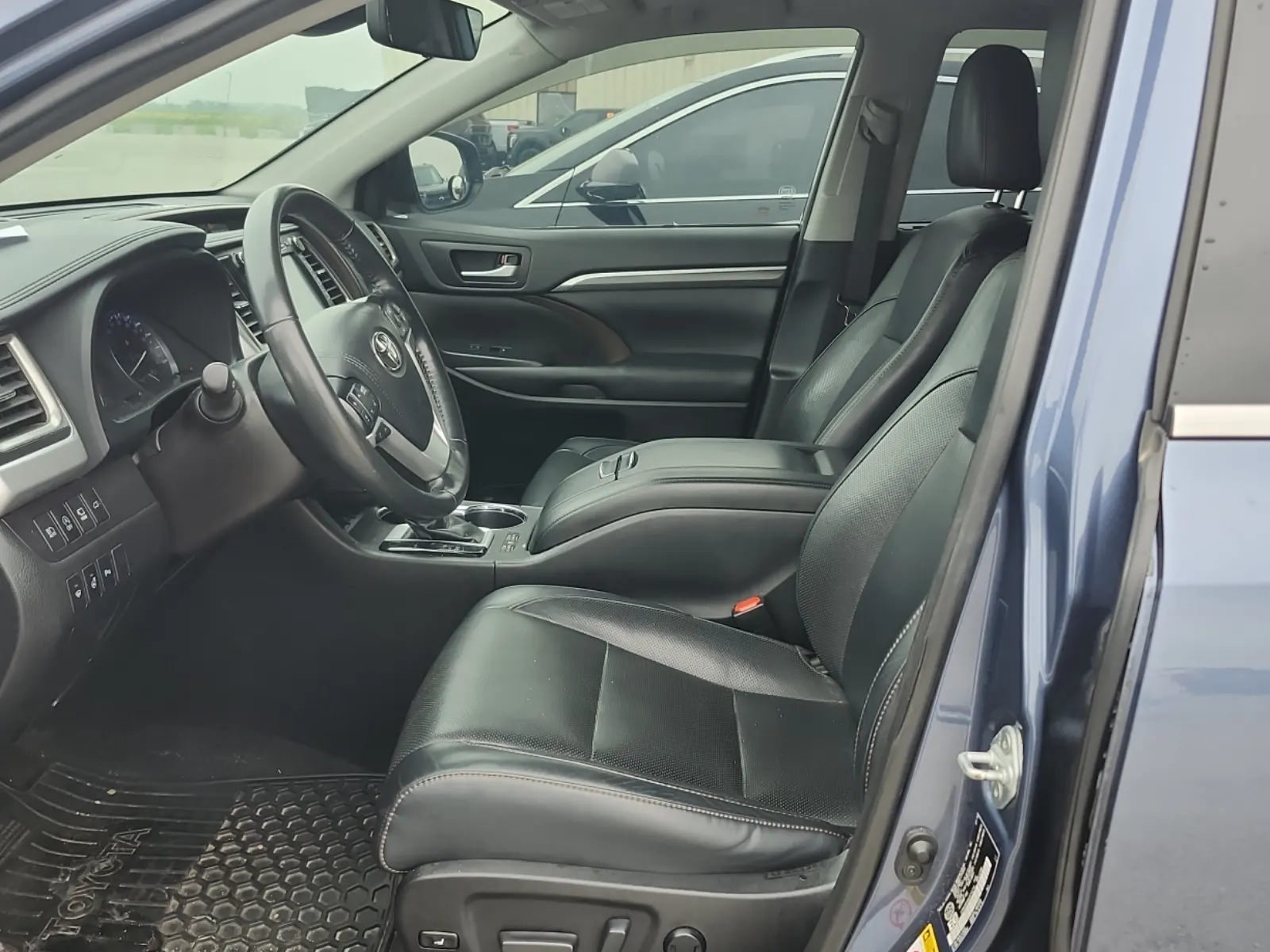 Front Interior Photo