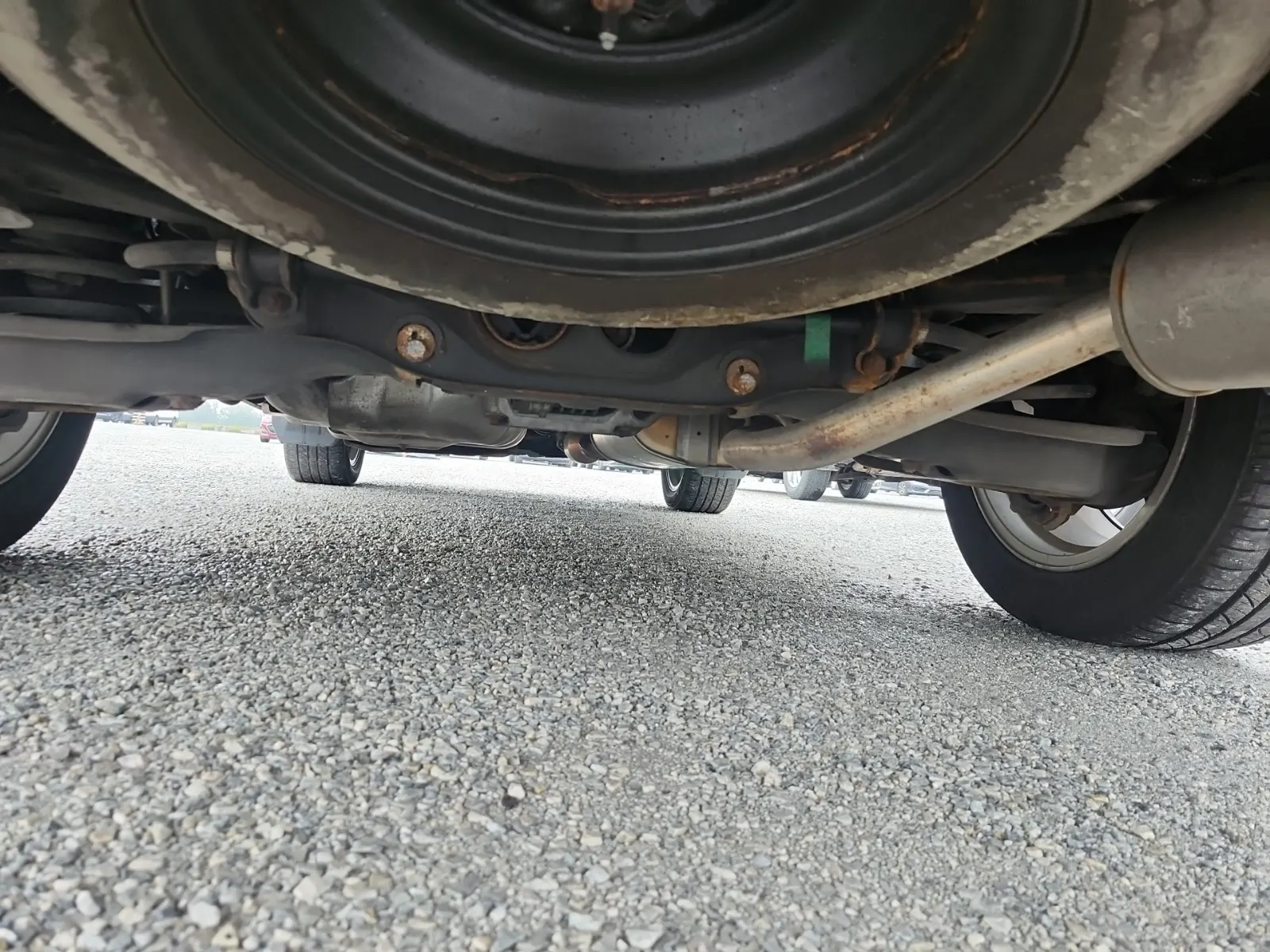 Undercarriage - Rear Photo