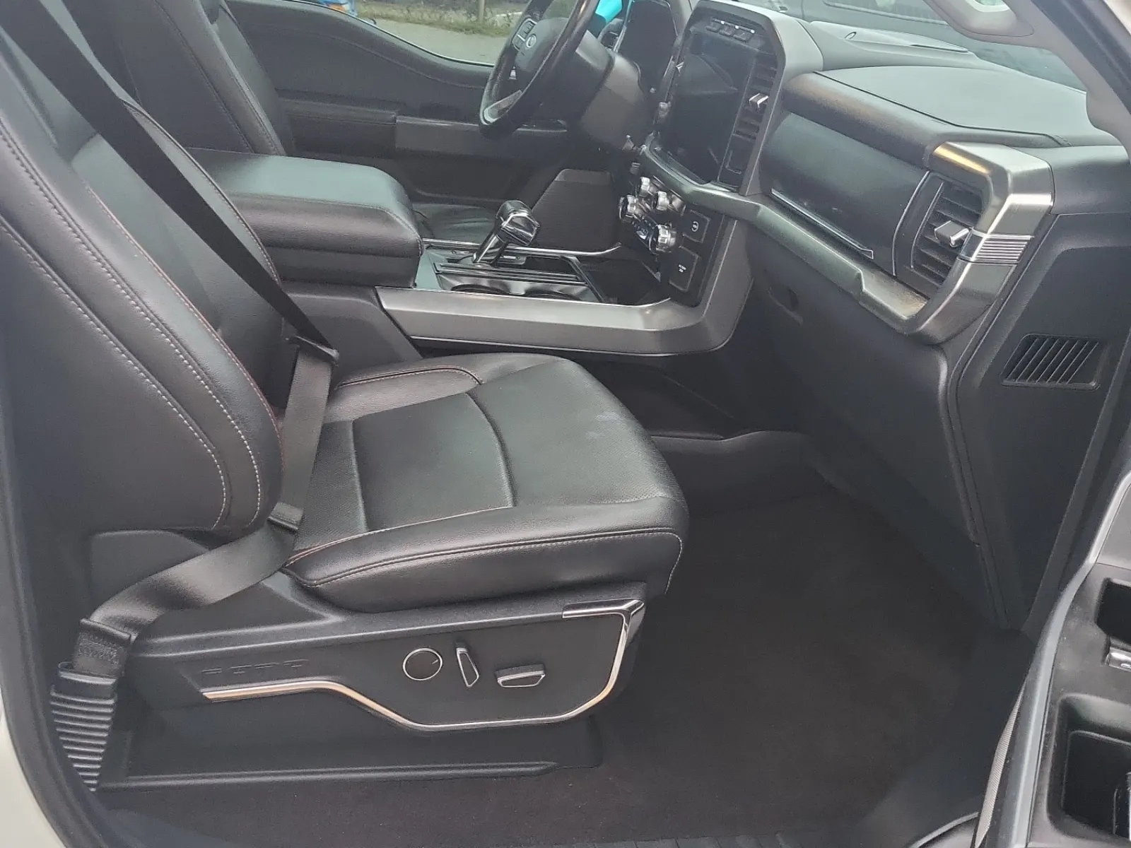 Right Side Interior Photo