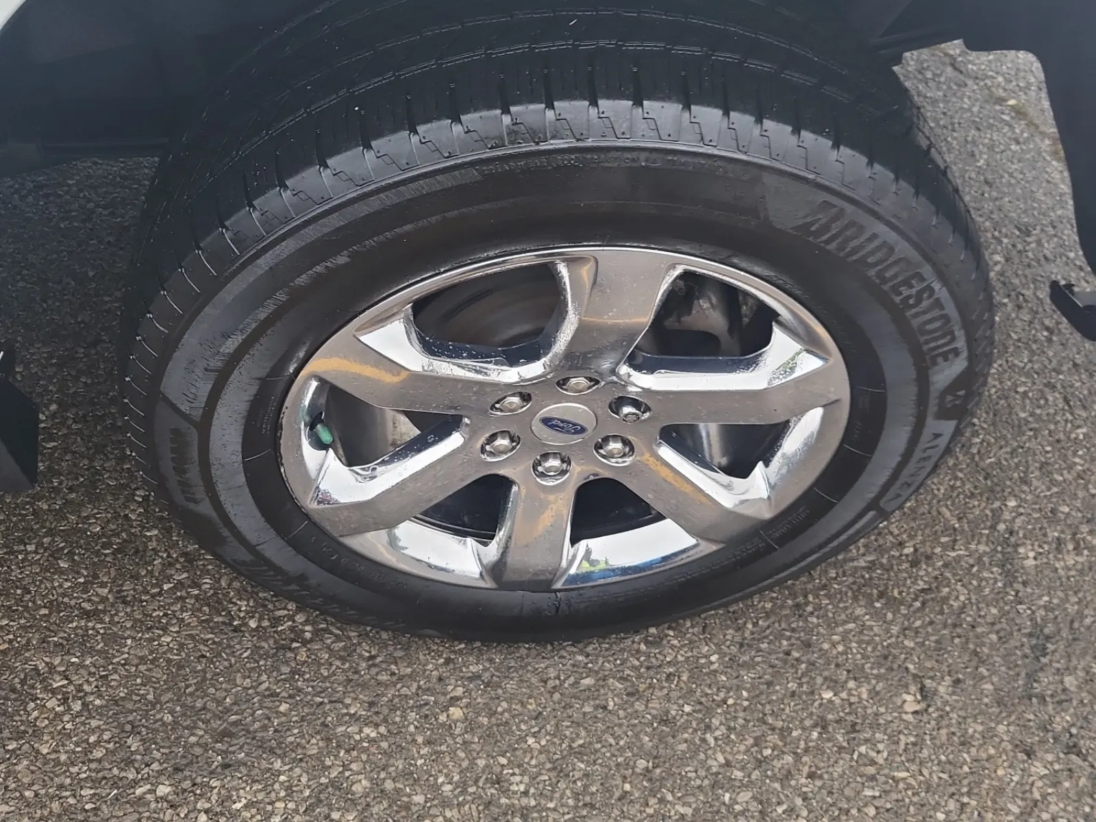 Left Rear Wheel/Tire Photo
