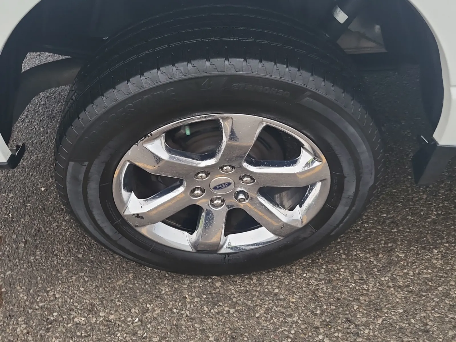 Right Rear Wheel/Tire Photo