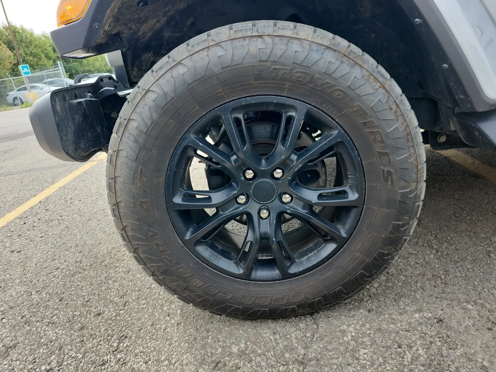 Front driver wheel/tire photo