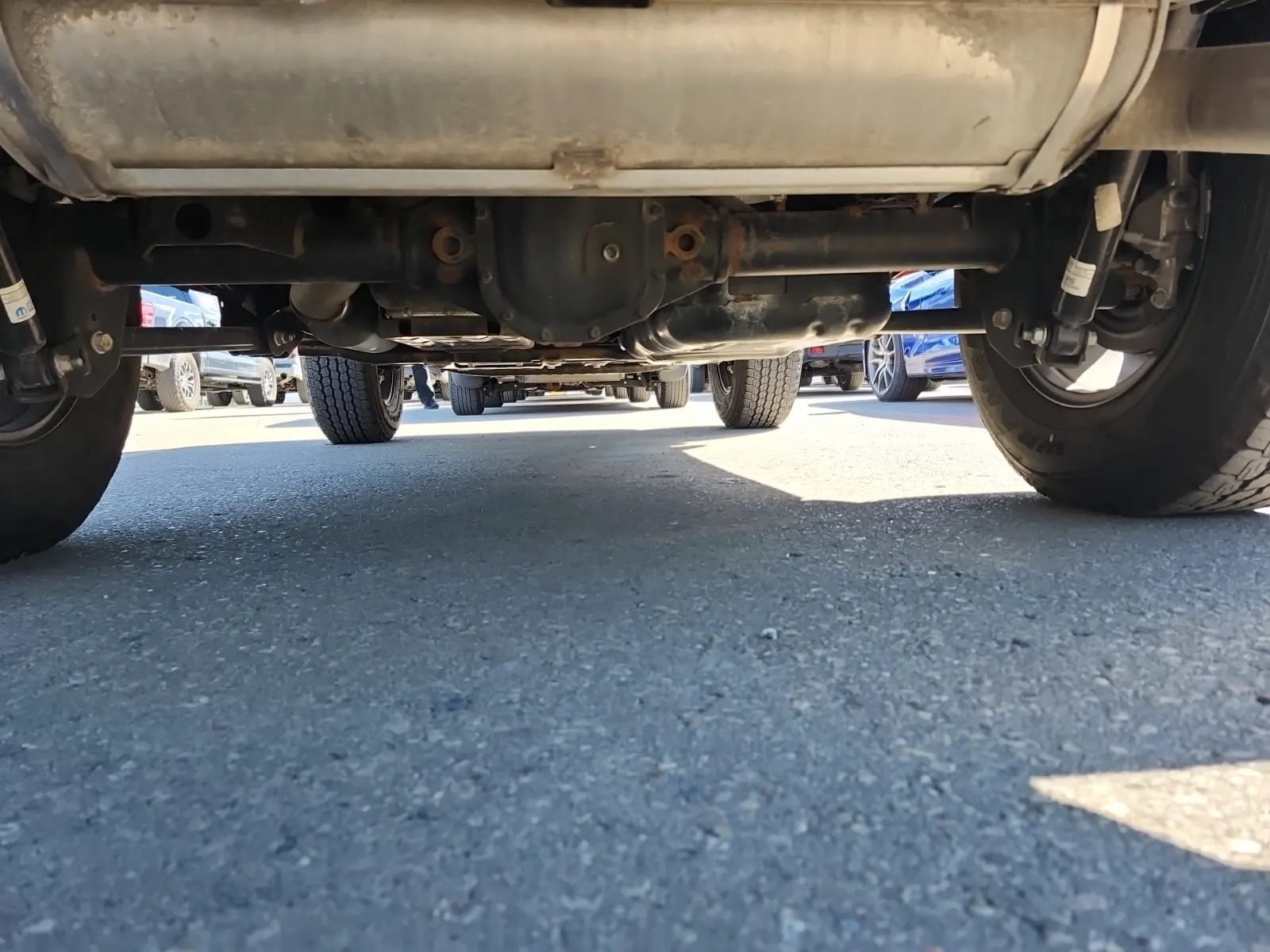 Undercarriage - Rear Photo