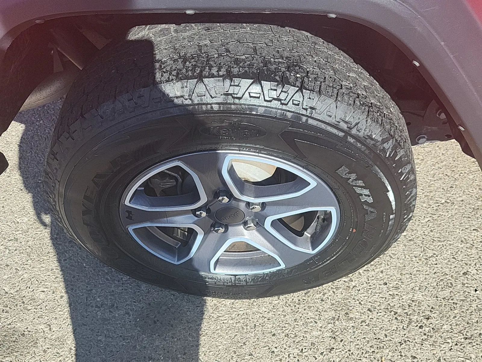 Right Rear Wheel/Tire Photo
