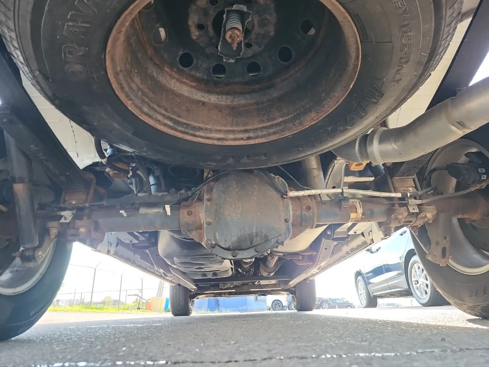 Undercarriage - Rear Photo