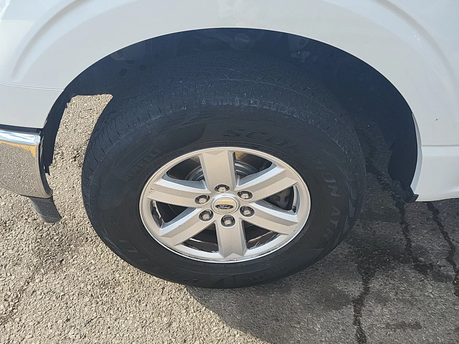Front driver wheel/tire photo